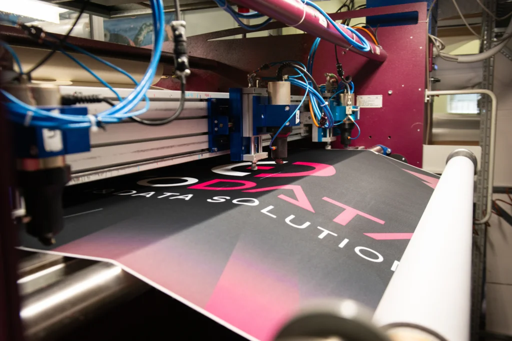 Taglio gazebo EvoData nei laboratori Elle-Erre